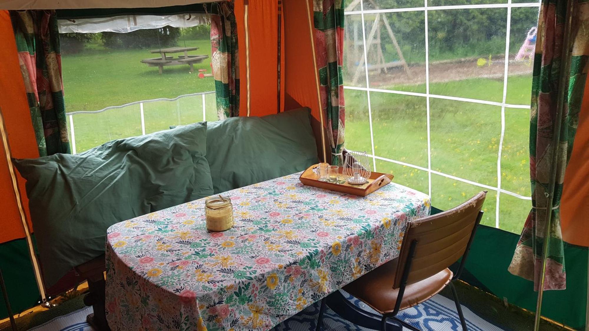 Basic Ingerichte Vouwwagen Op Camping Westenenk, Wijster ภายนอก รูปภาพ