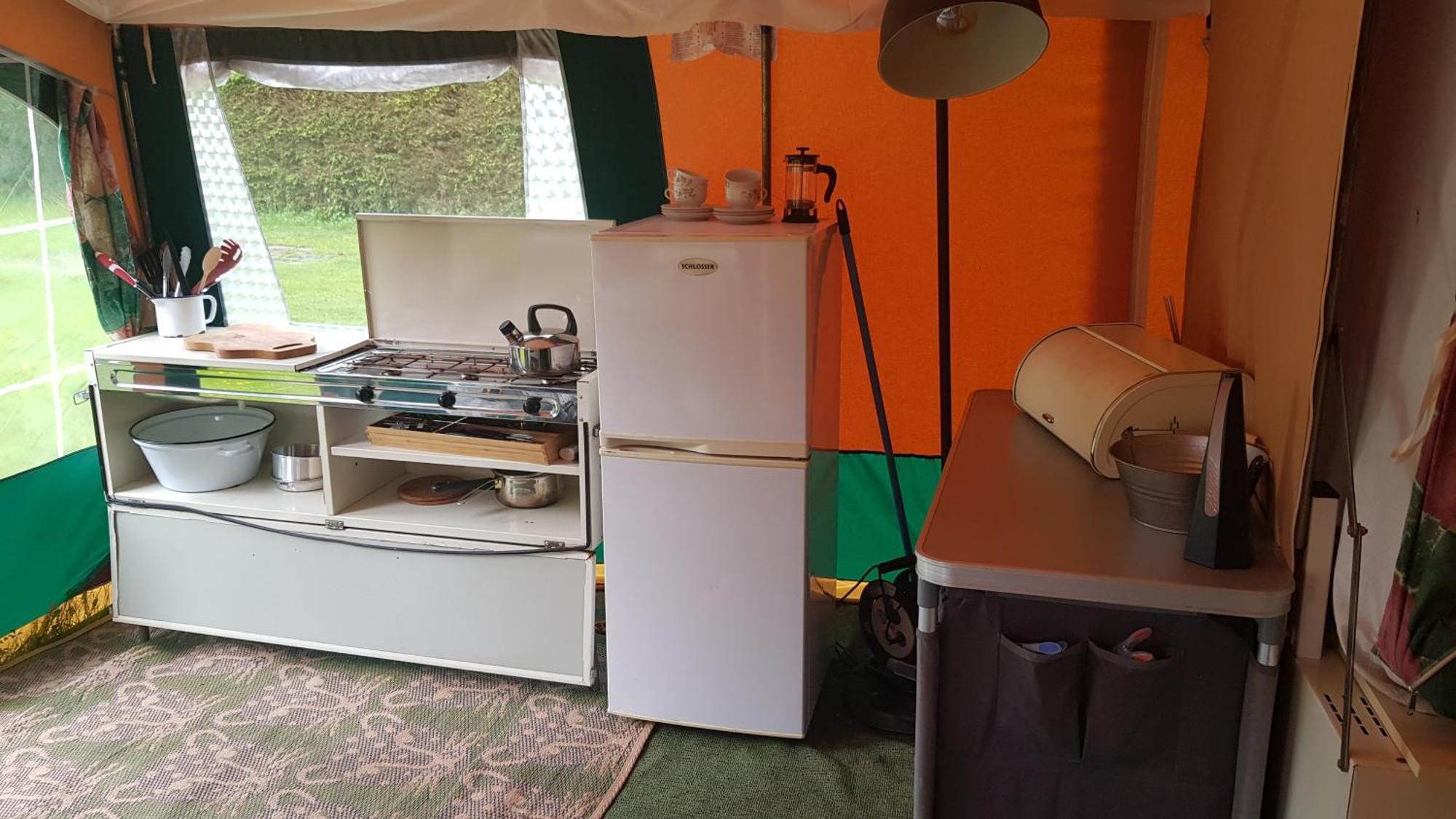 Basic Ingerichte Vouwwagen Op Camping Westenenk, Wijster ภายนอก รูปภาพ